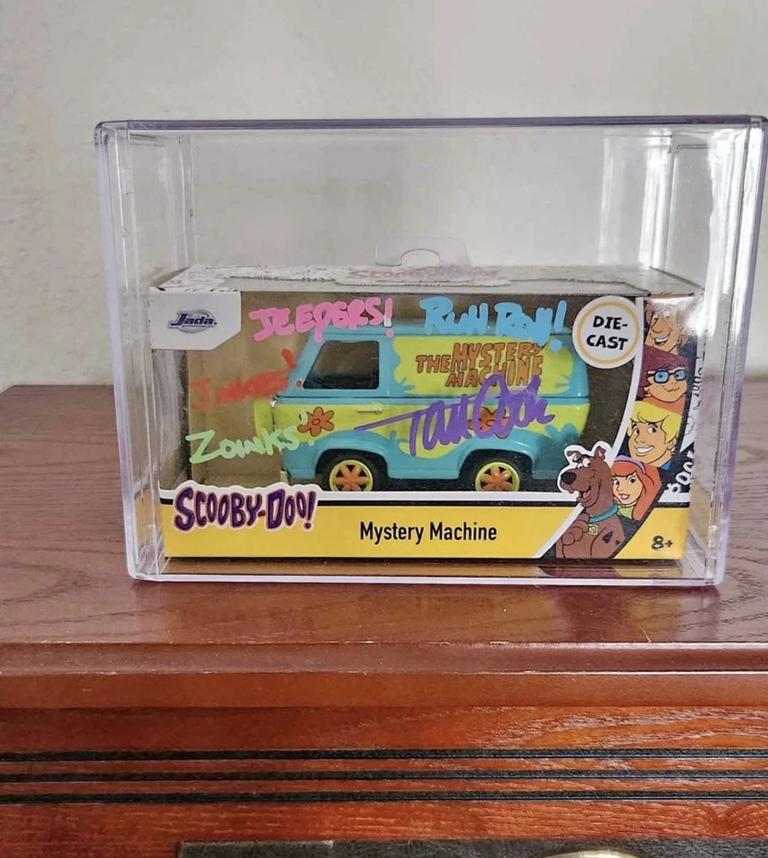 Таинственная машина Скуби-Ду с автографом — литая коллекционная - Изображение 1 из 4