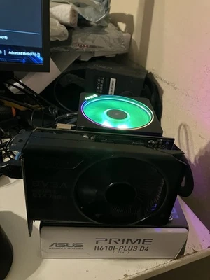 Combo de CPU + placa base - Intel® Core™ i5-13400F + ASUS PRIME H610I-PLUS D4 Foto 1 de 4