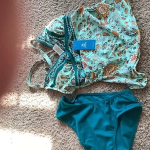 NWT Cupshe Womens Two Pieces Swimsuit Size Small flowered teal - Picture 1 of 4
