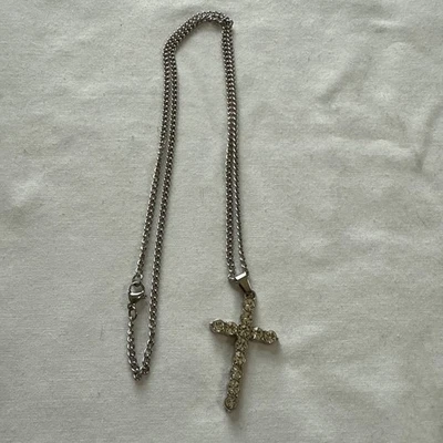 "Collar de cruz de circonita cúbica redonda con acabado plateado con cadena de cuerda de 22"" declaración clásica" Foto 1 de 3