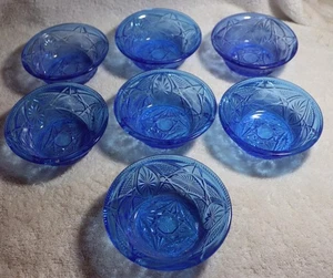 SELTEN EAPG Antik Greentown Collection BRAZEN SHIELD COBALT 7 Dessertschalen - Bild 1 von 5