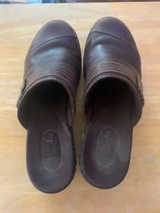 Zuecos sin cordones Clarks Bendables de cuero marrón para mujer talla 6 zapatos - Imagen 1 de 2