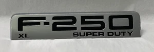 Ford F-250 XL Super Duty Chrome Rear Tailgate OEM Emblem 8C34-35000A72-B (S16 - Bild 1 von 6
