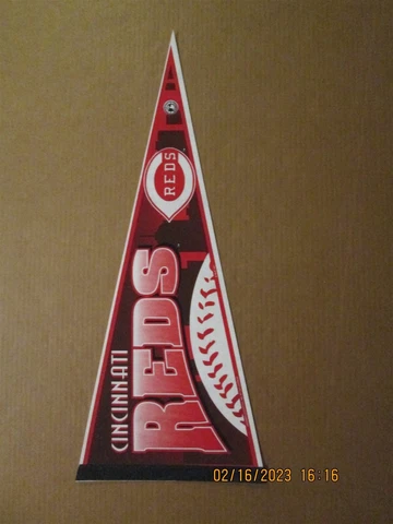 MLB Cincinnati Reds Vintage 1990's Tag Express Team Logo Baseball Pennant Cover