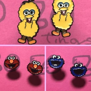 Orecchini a perno in metallo Sesame Street - Foto 1 di 5