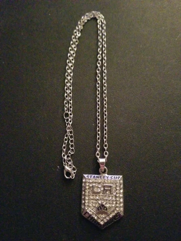 LOS ANGELES KINGS STANLEY CUP CHAMPIONS PENDANT WITH NECKLACE BRAND NEW Cover