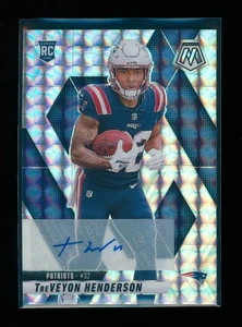 2025 Panini Mosaic TREVEYON HENDERSON #325 RC Silver Mosaic AUTO NE Patriots - Picture 1 of 2