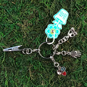 HOTI Handmade Yoga Keychain Peace Love Yin Yang Yogi Roach Clip Charm Key Chain - Foto 1 di 2