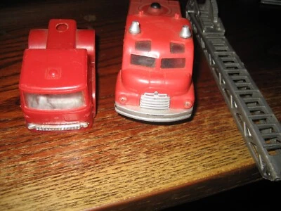 OK Hong kong divers camions miniatures incomplets a restaurerL'un a friction. - Photo 1/4