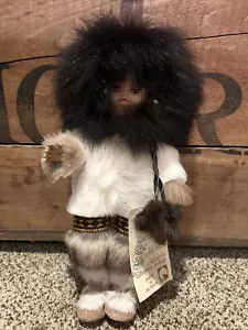 Bambola vintage Memeluk Alaskan cappotto di vera pelliccia stivali calze con etichetta da appendere - Foto 1 di 8