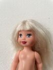 Vintage 1994 Mattel Blond Włosy Niebieskie oko Barbie Kelly Zabawka Mini 4" Tylko pozowanie lalki