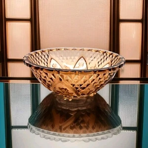 Cuenco para servir vintage de vidrio rosa KIG - diseño con patas de diamante rosa flor de lis - Imagen 1 de 7