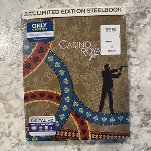 Casino Royale (Blu-ray, Limited Edition Steelbook Only On Best Buy) - Imagen 1 de 2