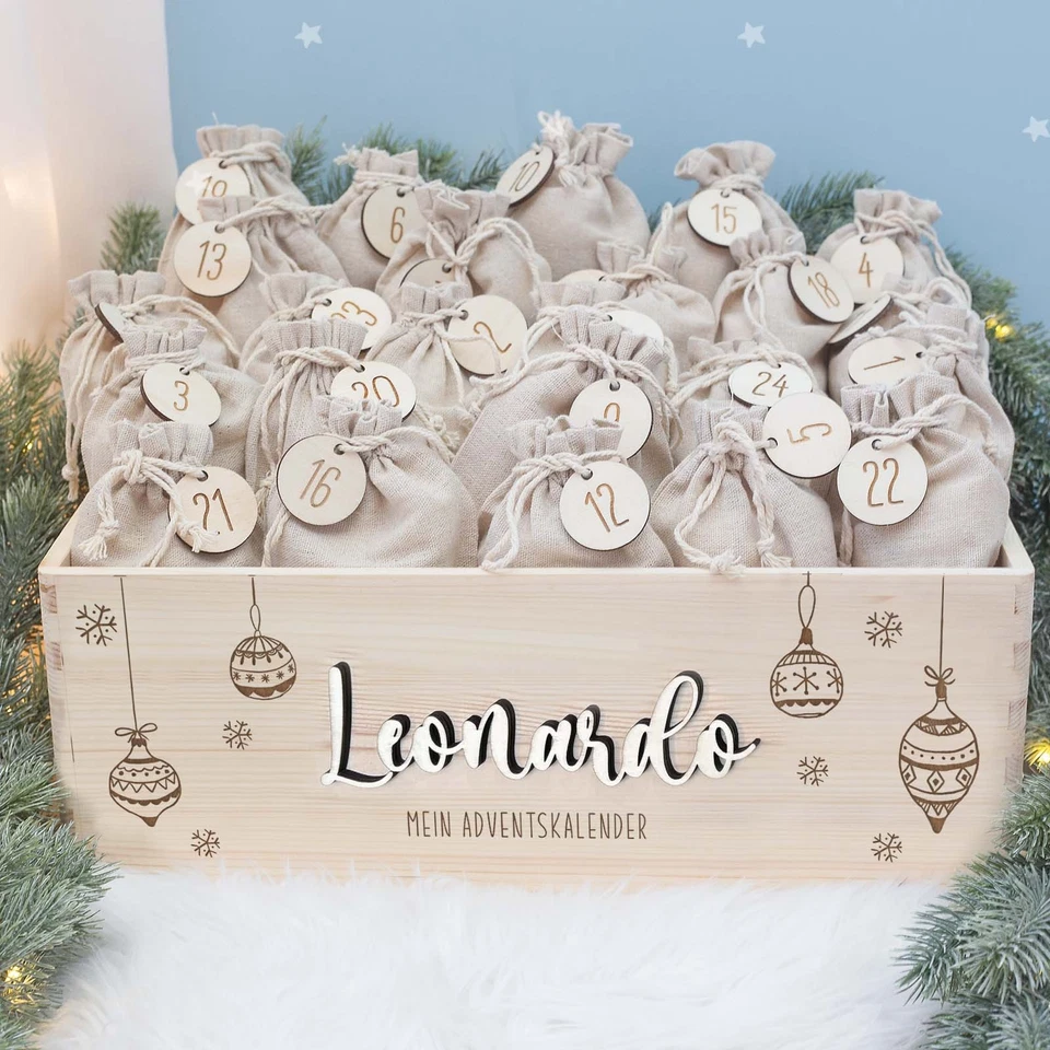 Personalisierbare Adventskiste Kugeln mit 3D-Name Adventskalender zum Befüllen - Bild 1 von 4