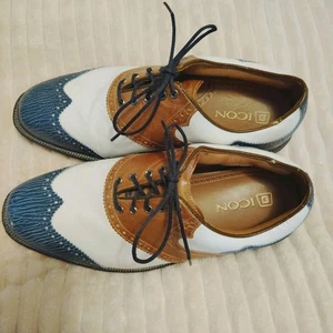 FootJoy FJ Icon Scarpe da Golf Classiche da Uomo, Pelle Marrone/Blu/Bianco Taglia 7,5 XXW - Foto 1 di 13
