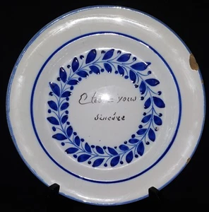 ANCIENNE ASSIETTE PARLANTE DE MARIES EN FAIENCE DE L'EST  XVIII/XIX N°774/7 - Imagen 1 de 5