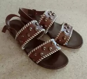 Vtg ANNE KLEIN 9M All Leather Brown Sandals Low Heel Ivory Trim & Bronze Studs - Picture 1 of 7