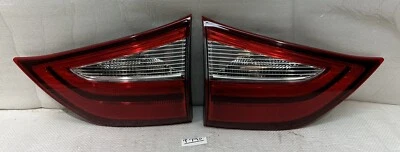 Luz trasera interior halógena izquierda OEM 2015 2016 2017 2018 2019 2020 Toyota Sienna Foto 1 de 4