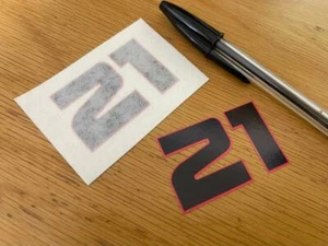 Troy Bayliss número de carrera 21 - (par muy pequeño) VENDEDOR DEL REINO UNIDO - Imagen 1 de 1