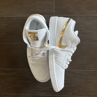 Talla 12 - Air Jordan 1 Retro Bajo Blanco Metálico Dorado W Foto 1 de 4