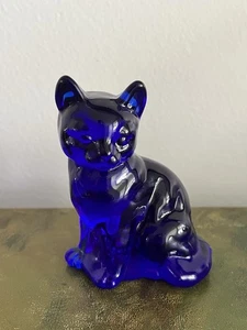 SELTENE Vintage Fenton Katzenfigur - blaues Glas - UV leuchtet - 3,75 Zoll sitzendes Kätzchen Kätzchen  - Bild 1 von 10
