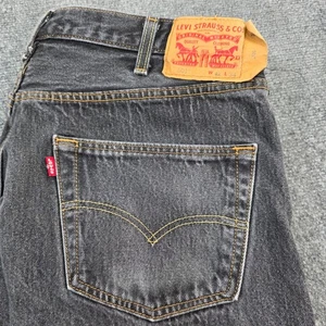 Levi's 501 Jeans Herren W42 L34 Schwarz Waschung Denim Hose Vintage Style - Bild 1 von 8