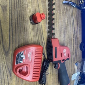 Milwaukee M12 Akku-Handheckenschere 8" mit Akku Modell # 2533-20 - Bild 1 von 10