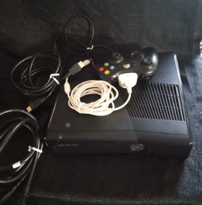 Microsoft XBox 360 Video Game Console Gaming System HDMI 4GB - Picture 1 of 7