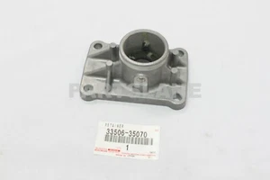 Toyota 4Runner Pickup 1984-1988 OEM Control Shift Lever Retainer 33506-35070 - Picture 1 of 3