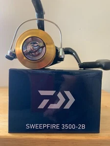 DAIWA SWEEPFIRE SWF-3500 2B SPINNING REEL - Picture 1 of 4