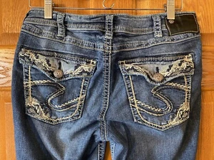Pantalones de mezclilla fluidos capri de tiro alto BQ25 plateados Suki lavado oscuro para mujer 31x23 - Imagen 1 de 6