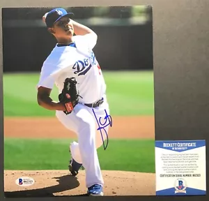 ¡EL FUTURO!!! Foto firmada de Julio Urías por LOS ANGELES DODGERS 8x10 #4 BECKETT BAS - Imagen 1 de 1