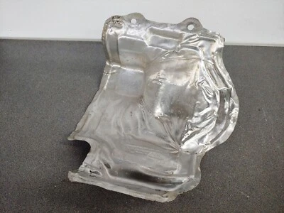 BONITO ESCUDO TÉRMICO ALUMINIO BAJO DEPÓSITO COMBUSTIBLE ORIGINAL PORSCHE 944 968 USADO Foto 1 de 4