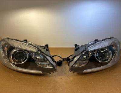 VOLVO XC60 FACELIFT XENON ADAPTIVE LEFT&RIGHT HEADLIGHT SET LHD 8 PIN - Image 1 of 4