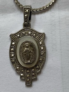 Collar Colgante Marcasita Madre María Virgen Milagrosa Plata de Ley - Imagen 1 de 5
