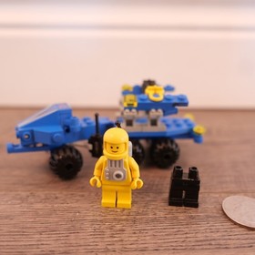 Lego Vintage 1558 Mobile Command Trailer Space Figure & Parts Lot