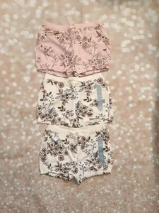 NWT! babyGap Girl's White Pink Floral Shorts 4T 5T - Picture 1 of 1
