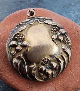 10k .417 Gold Art Nouveau Mourning 3 Diamond Repousse Locket Pendant Au 24143 - Picture 1 of 14