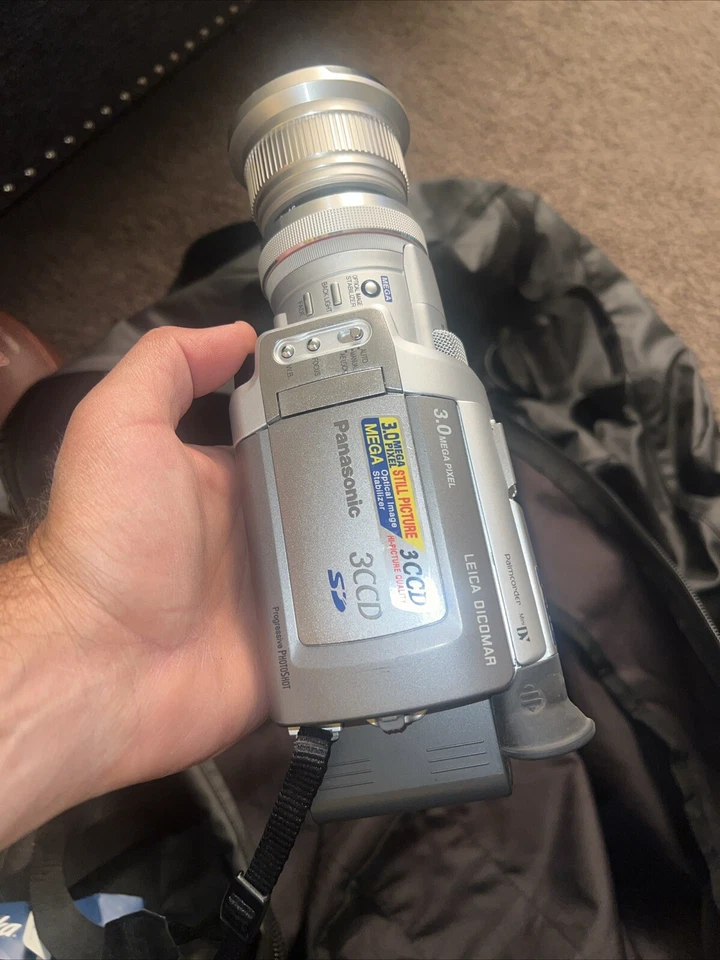 Panasonic PV-DV953D Mini DV  Camcorder Leica Lens Macro Adapter  No Charger - Image 1 of 4