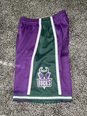 Mitchell & Ness NBA Hardwood Classics Milwaukee Bucks 00-01 Shorts Youth Sz M - Image 1 of 4