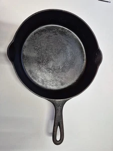 Griswold No. 7 Cast Iron Skillet 701 Erie, PA Small Block Logo 10.5" 1939-1957 - Picture 1 of 8