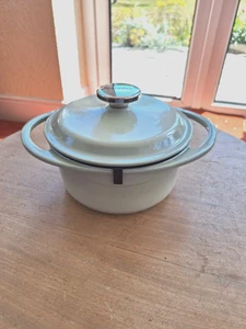 NEW Berndes Cast Iron Round Lidded Casserole Pot - Light Green - 2.4 Litre - Picture 1 of 9