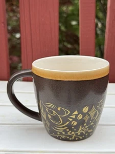 Taza de café Starbucks 2011 marrón mate borde dorado y estrellas grabadas con láser 12 oz - Imagen 1 de 6