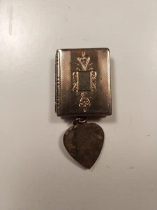 antico medaglione pendente metallo ornato cerniera libro ovale cassa interna compatta - Foto 1 di 3