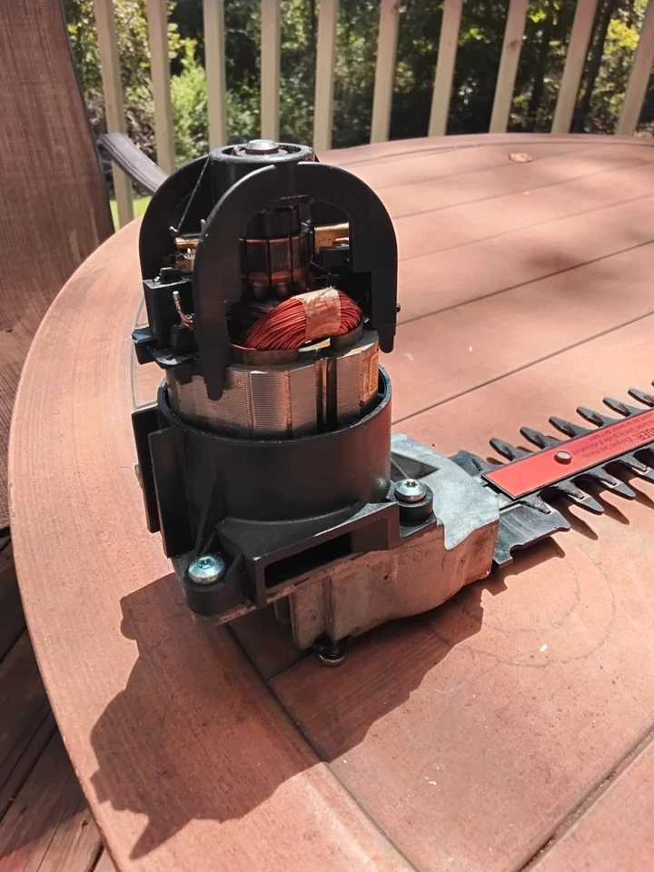 BLACK+DECKER ELEC HEDGER MOTOR & BLADE- DEGREASED & CLEANED! SAVE NOW - Image 1 of 4