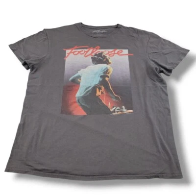 Camiseta Footloose Tamanho Grande Grande Grande Estampa Gráfica Kevin Bacon Camiseta Gráfica Cinza - Imagem 1 de 4