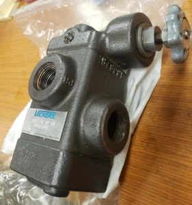 ✌️NEW VICKERS 3/4" REDUCING VALVE 2Y661407 PORT XCT-06-2F-10 - Picture 1 of 4