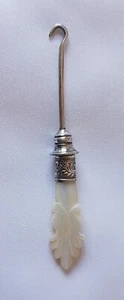 Buttonhook ~ Carved Mother of Pearl Handle ~ Steel Hook ~ Length 7.5cm ~ Vintage - Picture 1 of 11