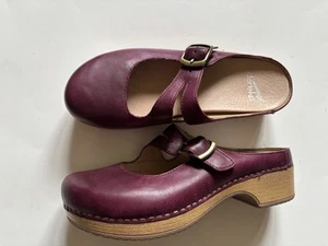 Dansko Britney Waxy Wine Women's Comfort Mule Clogs Slip On 38 USA 7.5-8 EUC - Picture 1 of 4