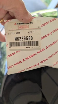 Nuevo conjunto de filtro de combustible en línea genuino OEM Mitsubishi # MR239580  Foto 1 de 4